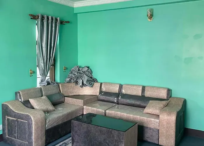 J Resthouse Apartment *
